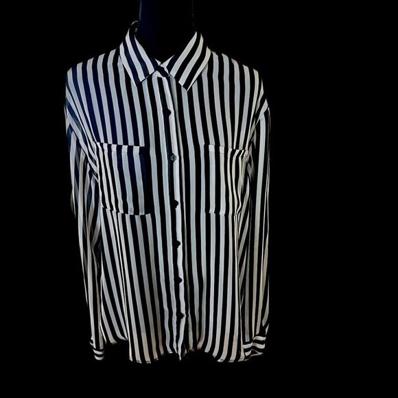 Decree Tops - Black and White Striped Decree Button Down Long Sleeve Top Size L